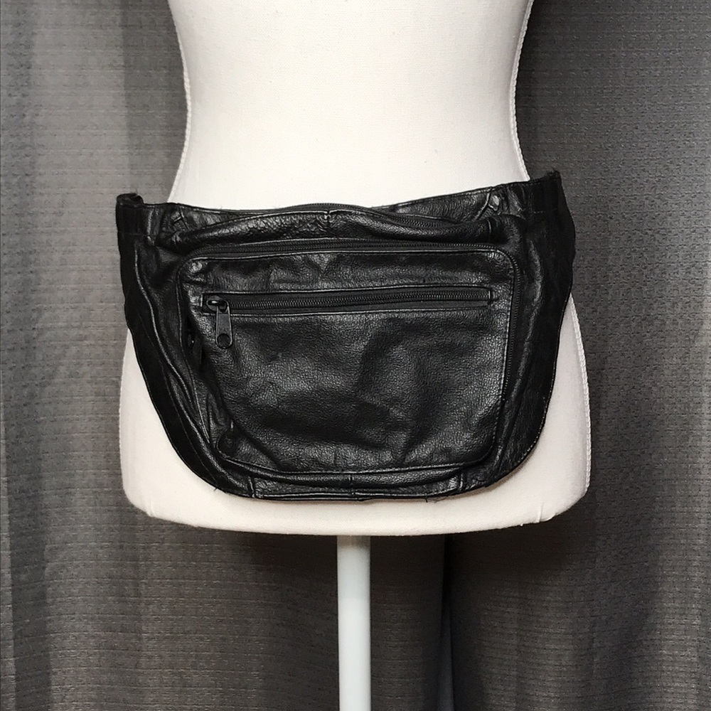 VINTAGE BLACK LEATHER FANNY PACK
